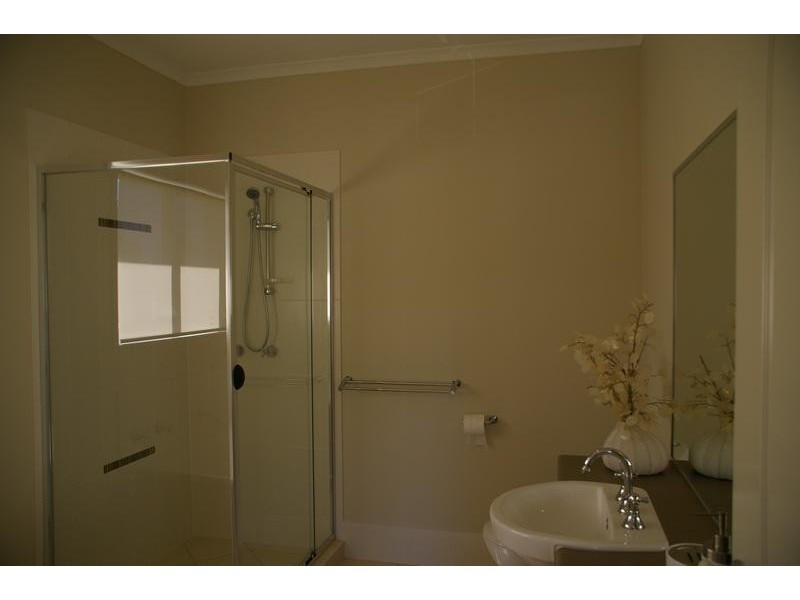 20 Breakspear Rd, Molendinar QLD 4214