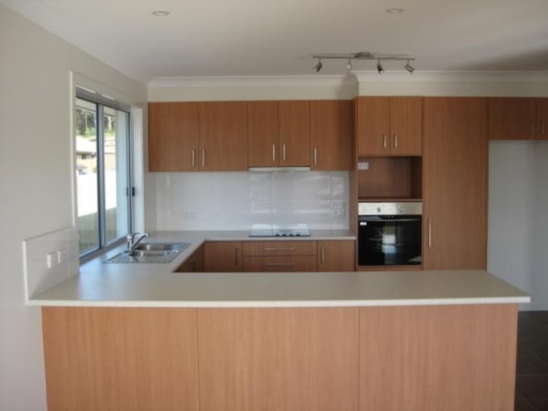 11 Roper St, Pacific Pines QLD 4211