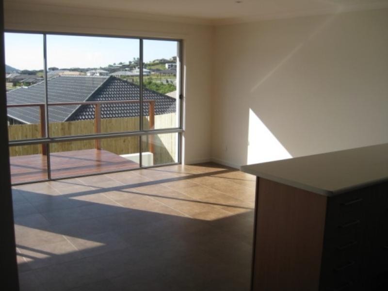 11 Roper St, Pacific Pines QLD 4211