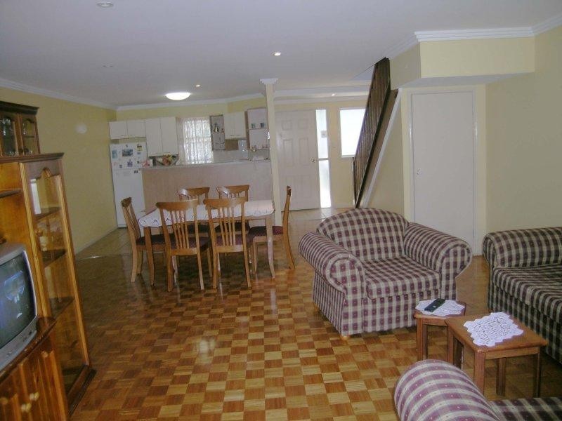 2/152 Fairfield Rd, Fairfield QLD 4103