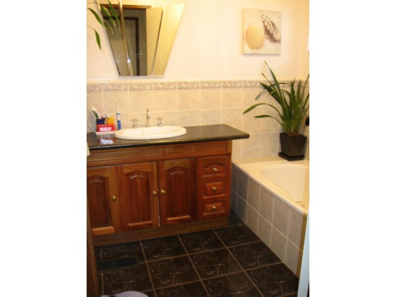 100 Clarinda Rd, Clarinda VIC 3169