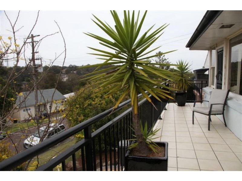 15 Valaud Cres, Highfields NSW 2289