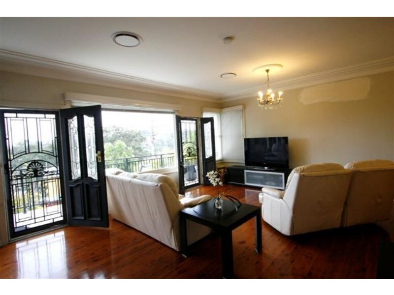 15 Valaud Cres, Highfields NSW 2289