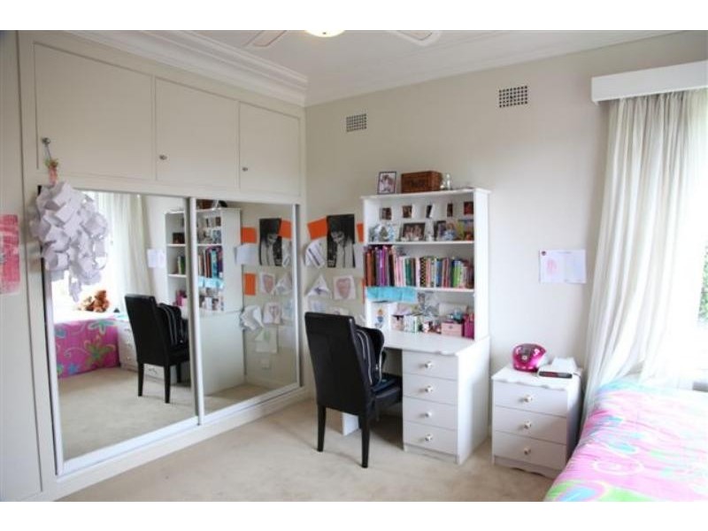 15 Valaud Cres, Highfields NSW 2289