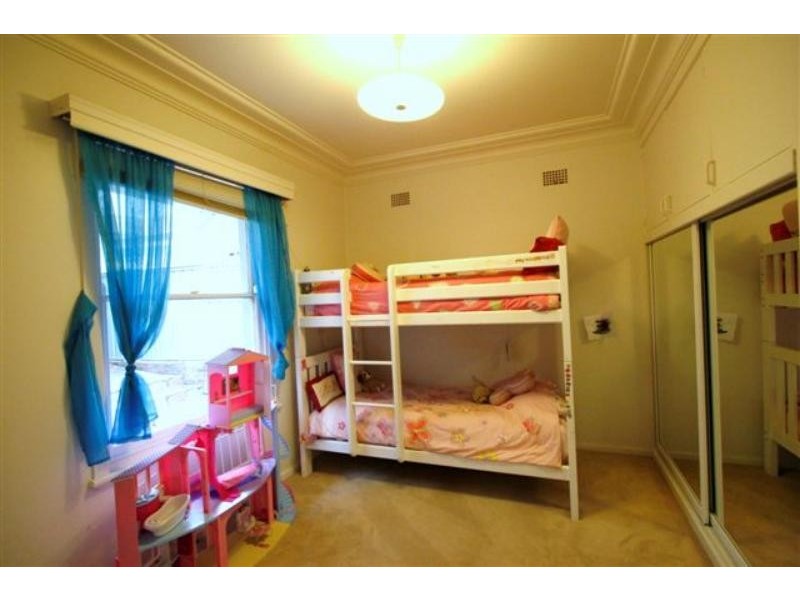 15 Valaud Cres, Highfields NSW 2289