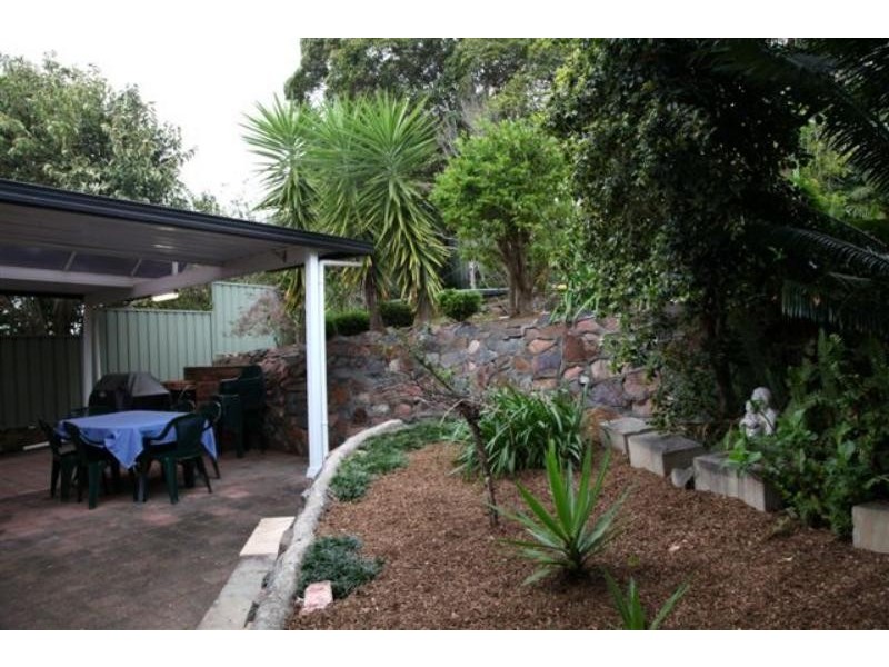 15 Valaud Cres, Highfields NSW 2289