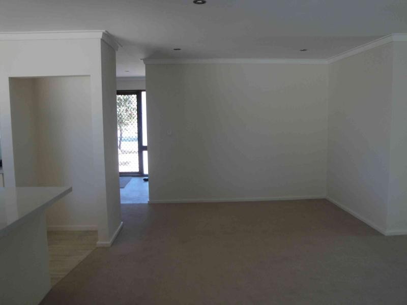 92 Woodhall St, Stirling WA 6021