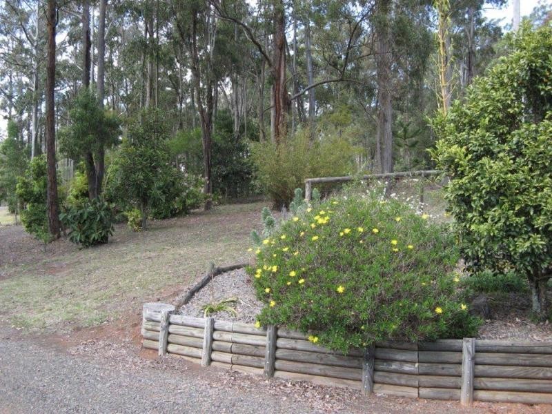 194 Palmtree Rd, Ravensbourne QLD 4352