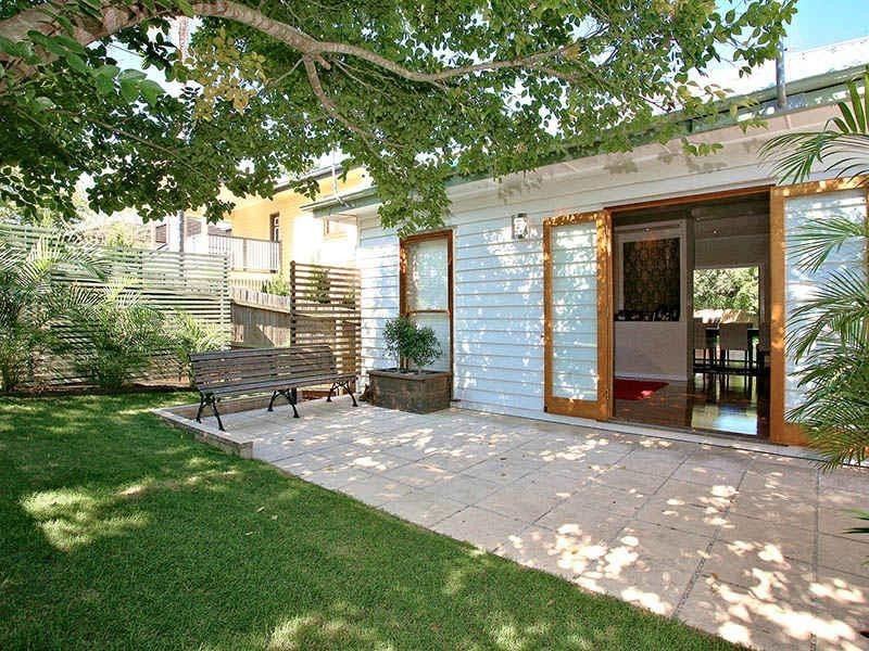 159 Morehead Ave, Norman Park QLD 4170
