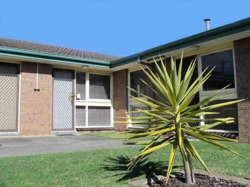 2/224 Wilsons Rd, Newcomb VIC 3219