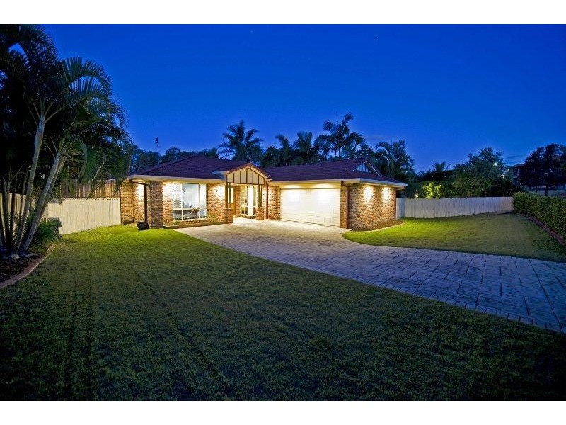 18 Gippsland Dr, Helensvale QLD 4212