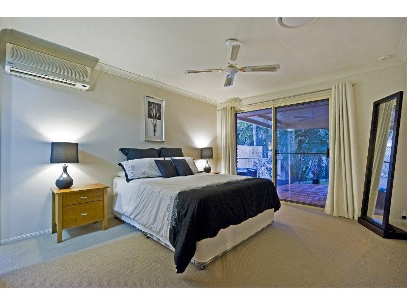 18 Gippsland Dr, Helensvale QLD 4212