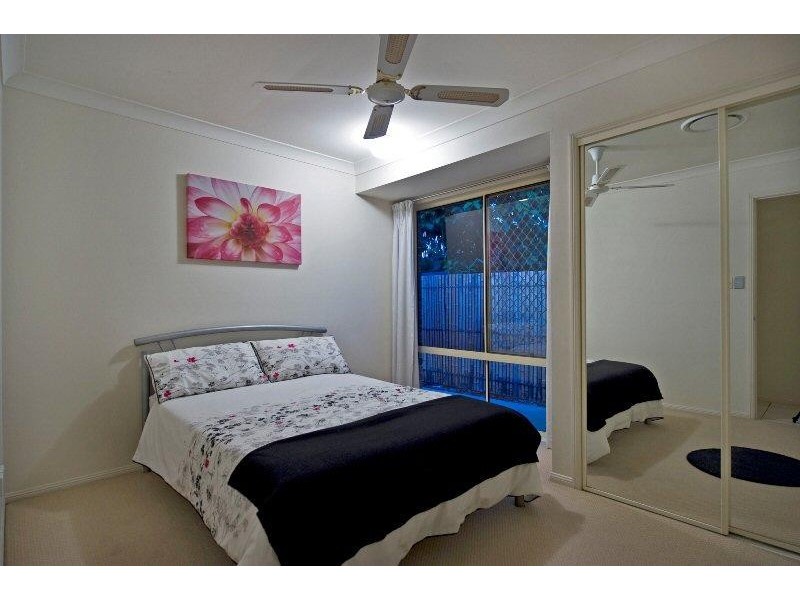 18 Gippsland Dr, Helensvale QLD 4212