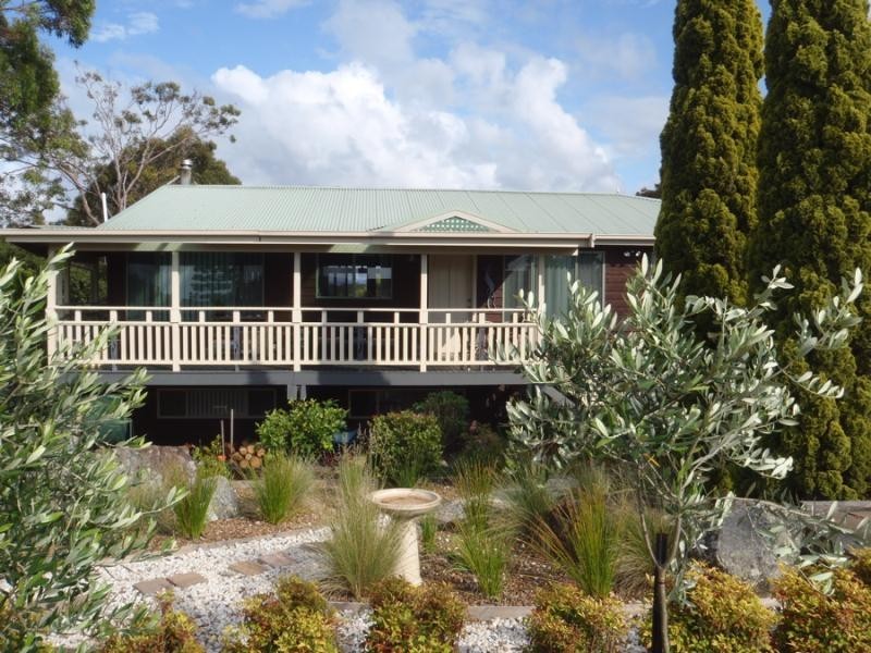 57 Scenic Dr, Caves Beach NSW 2281