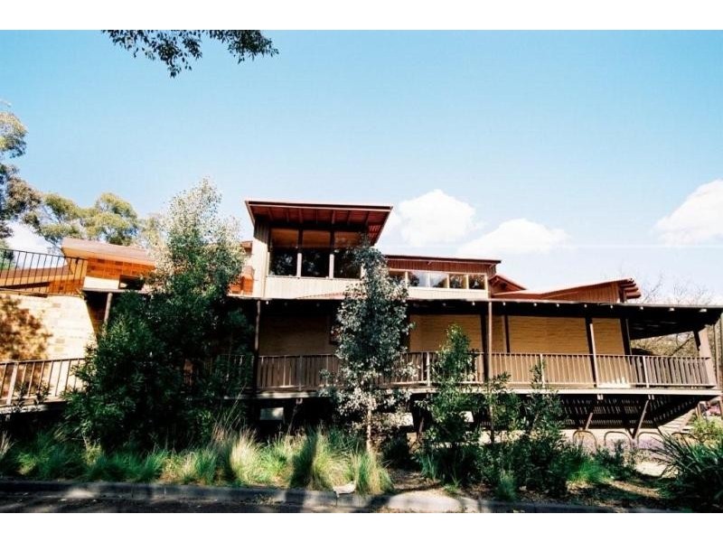 4 Green Pl, Eltham VIC 3095