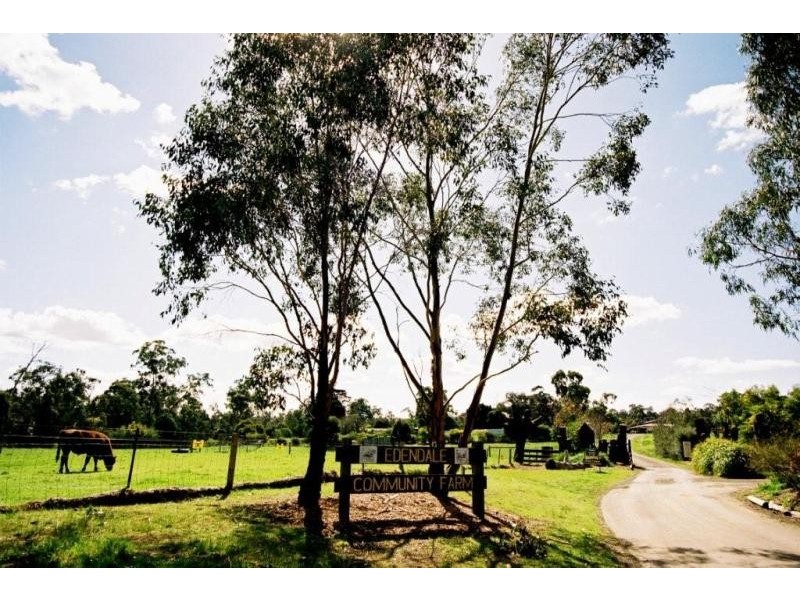 4 Green Pl, Eltham VIC 3095