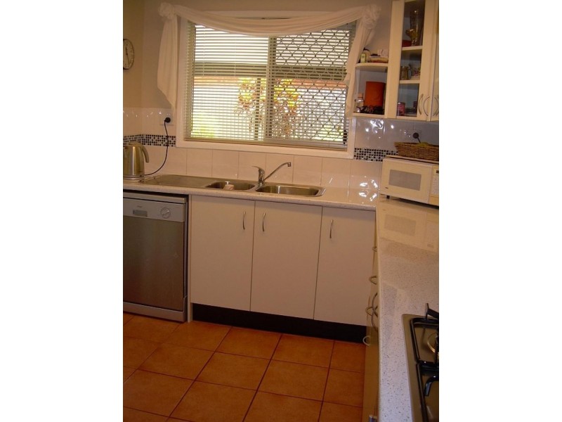 5 Paradise St, Point Vernon QLD 4655