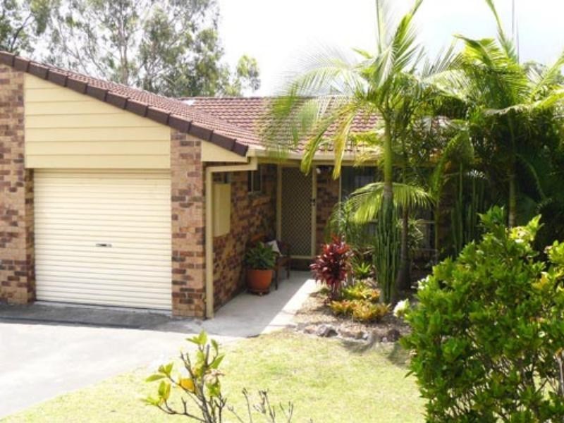 1/8 Theatre St, Oxenford QLD 4210