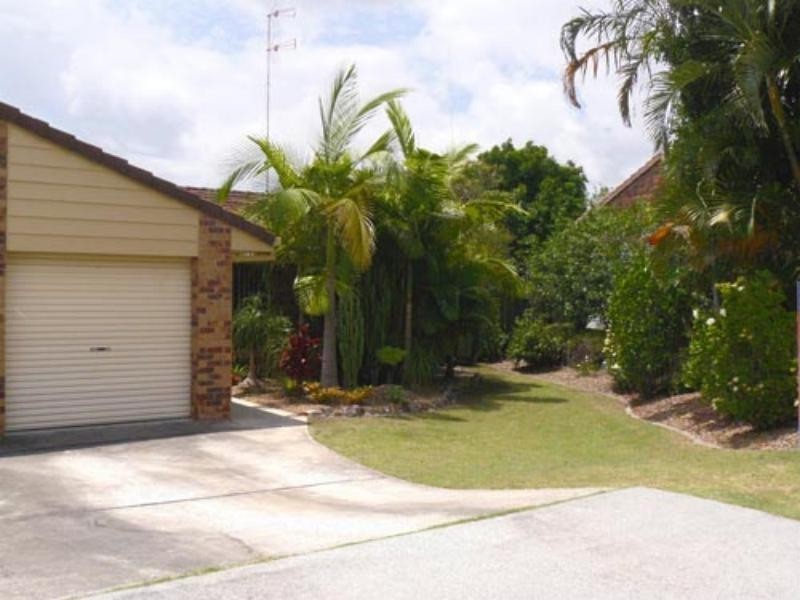 1/8 Theatre St, Oxenford QLD 4210