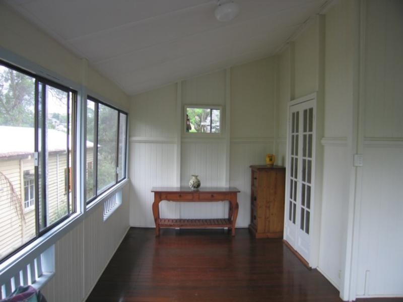 27 Crescent Rd, Kelvin Grove QLD 4059
