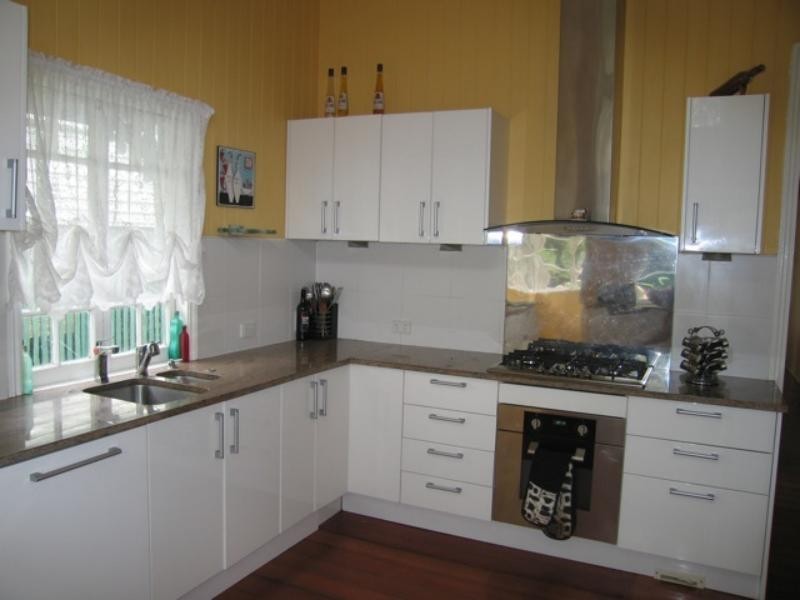 27 Crescent Rd, Kelvin Grove QLD 4059