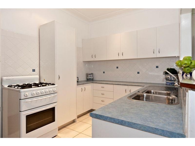 8 Roslyn Ave, Northmead NSW 2152