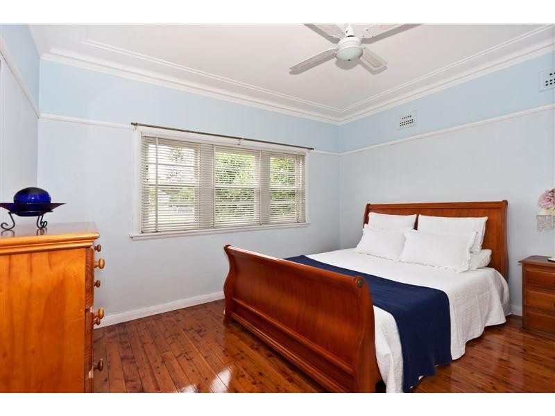 8 Roslyn Ave, Northmead NSW 2152