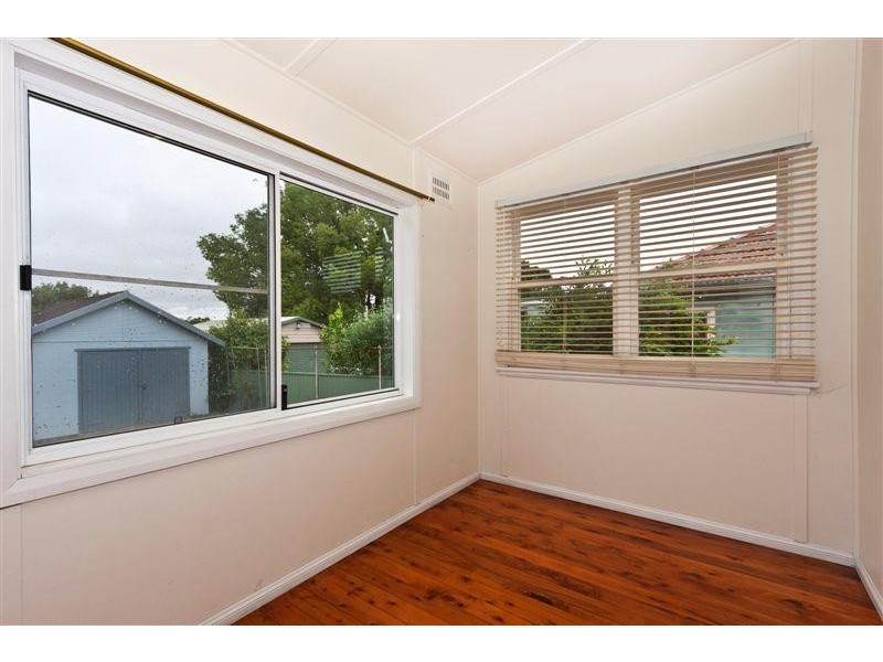 8 Roslyn Ave, Northmead NSW 2152