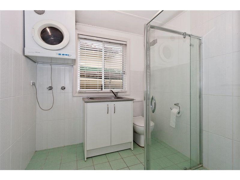 8 Roslyn Ave, Northmead NSW 2152