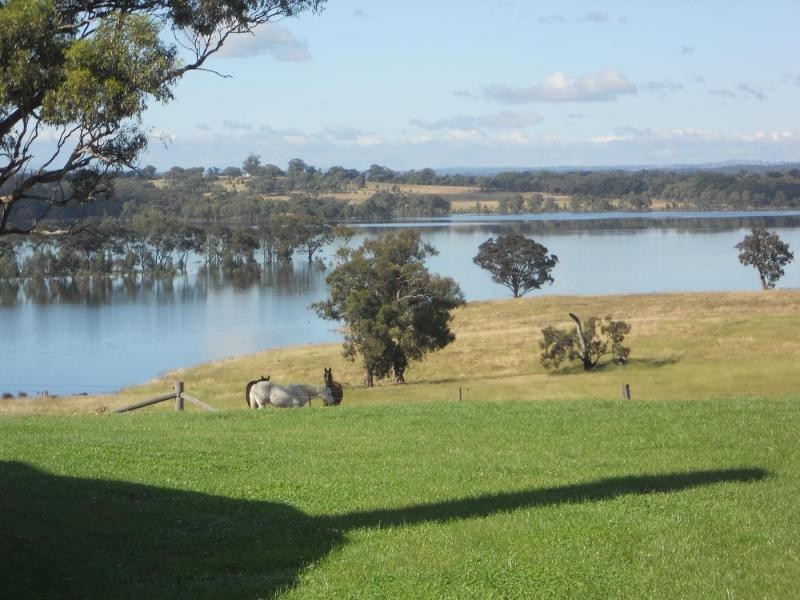 240 Moorrabee Rd, Knowsley VIC 3523