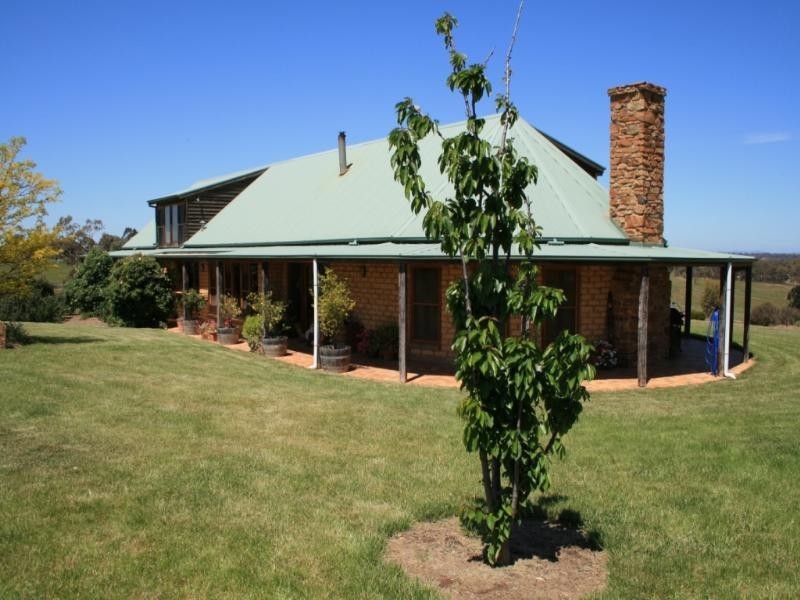 240 Moorrabee Rd, Knowsley VIC 3523