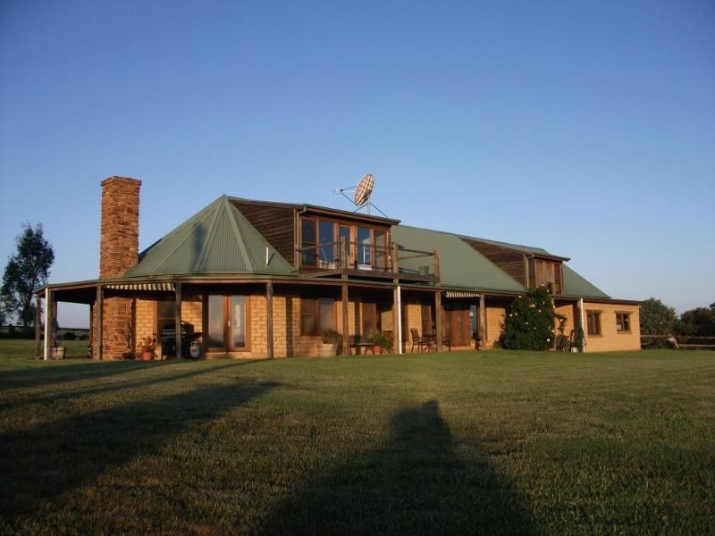 240 Moorrabee Rd, Knowsley VIC 3523