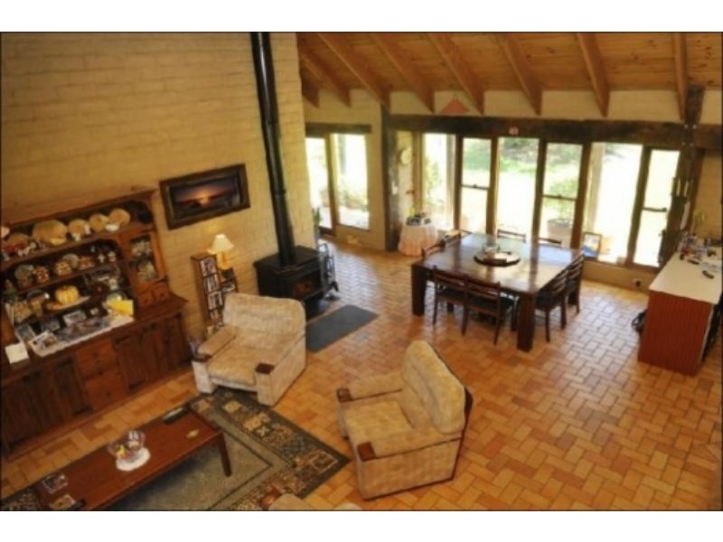 240 Moorrabee Rd, Knowsley VIC 3523