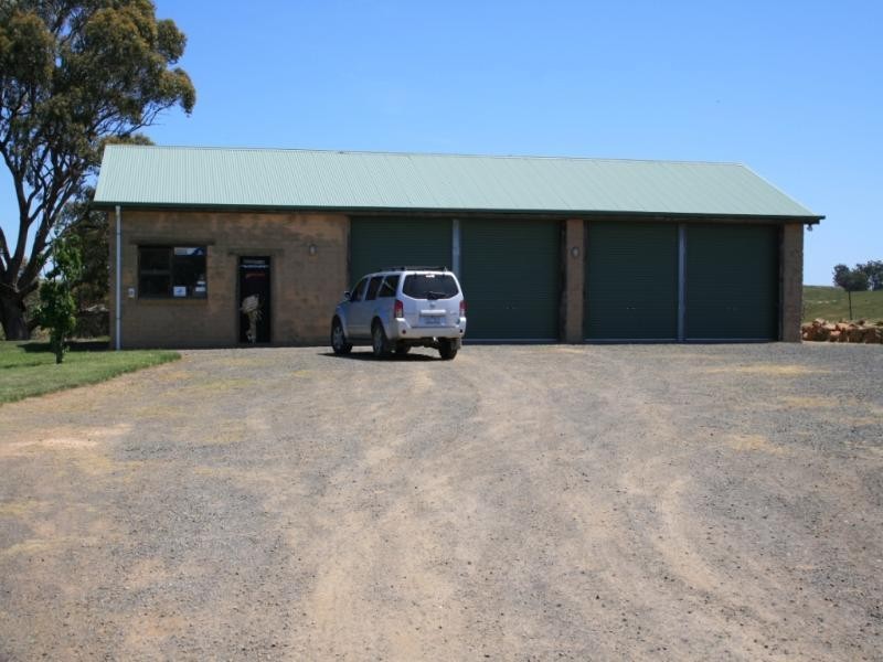240 Moorrabee Rd, Knowsley VIC 3523