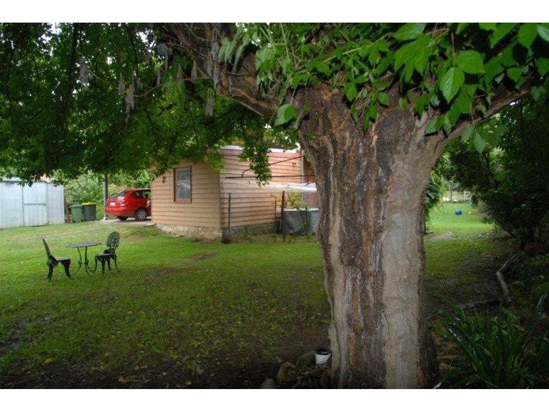 65 Cobden St, Bright VIC 3741