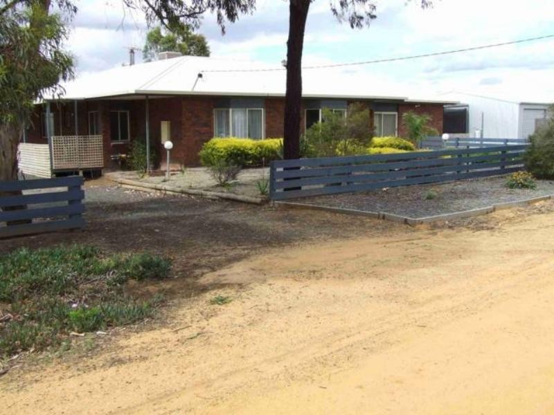 4-6 Luberta St, Nhill VIC 3418