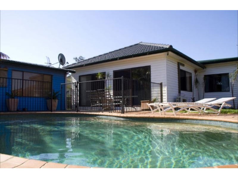 9 Cooper  Ave, Woonona NSW 2517