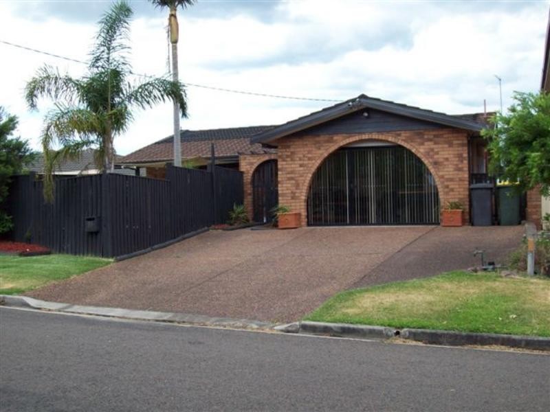 51 Alhambra Ave, Macquarie Hills NSW 2285