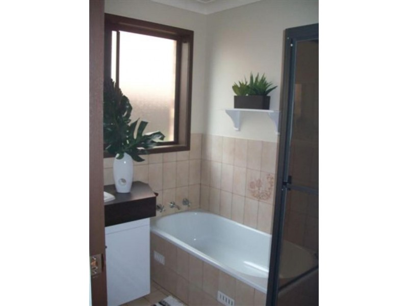 51 Alhambra Ave, Macquarie Hills NSW 2285