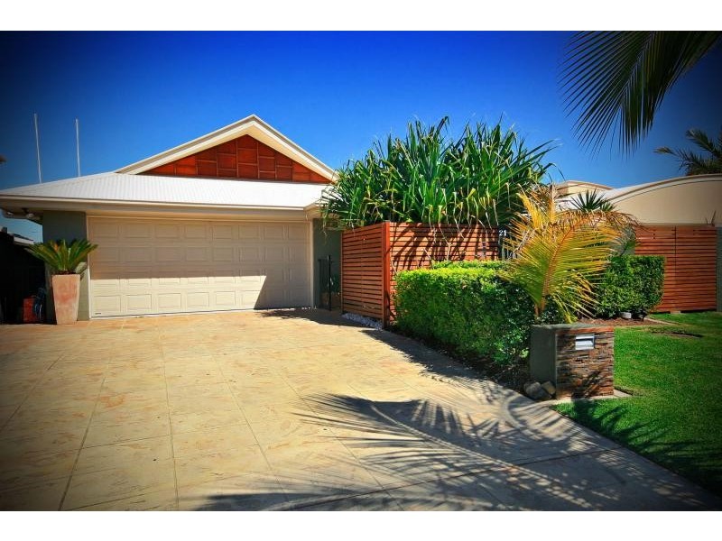 21 Sardinia Pl, Parrearra QLD 4575