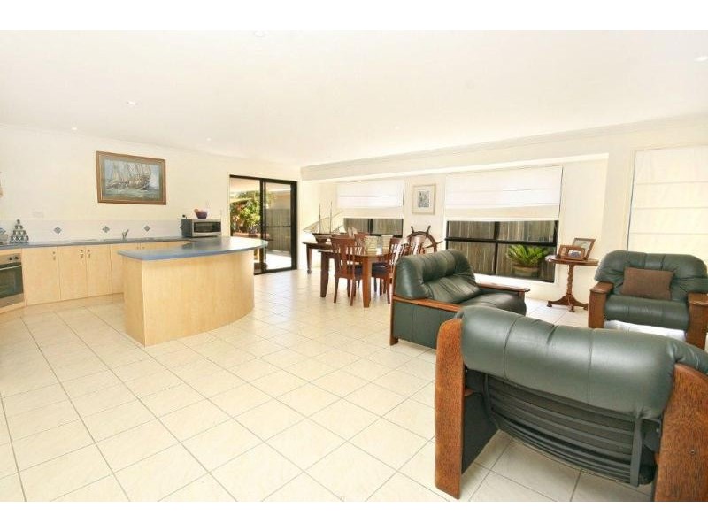 21 Sardinia Pl, Parrearra QLD 4575