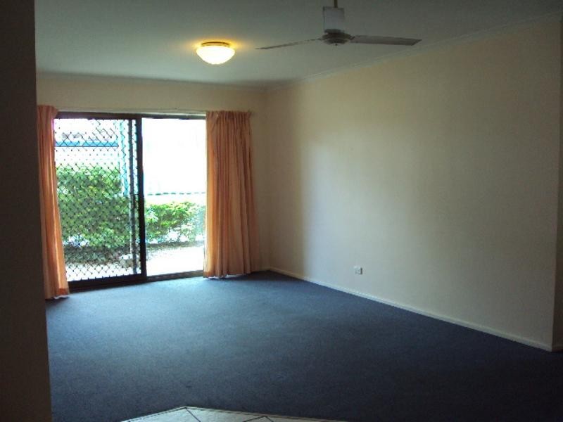 2/8 Winston Dr, Bongaree QLD 4507