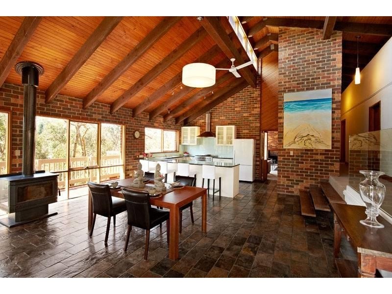 8 Caloola Dr, Warrandyte VIC 3113