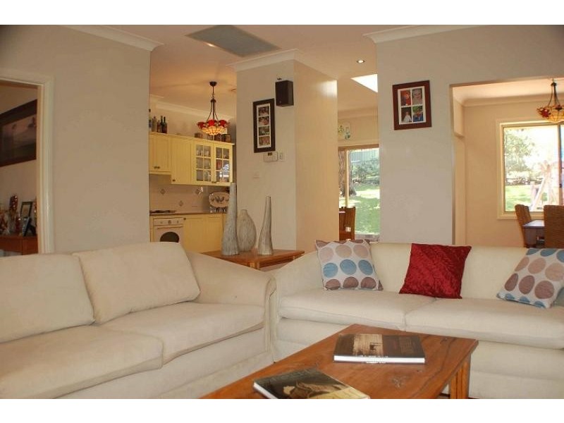 10 Angophora Pl, Valley Heights NSW 2777