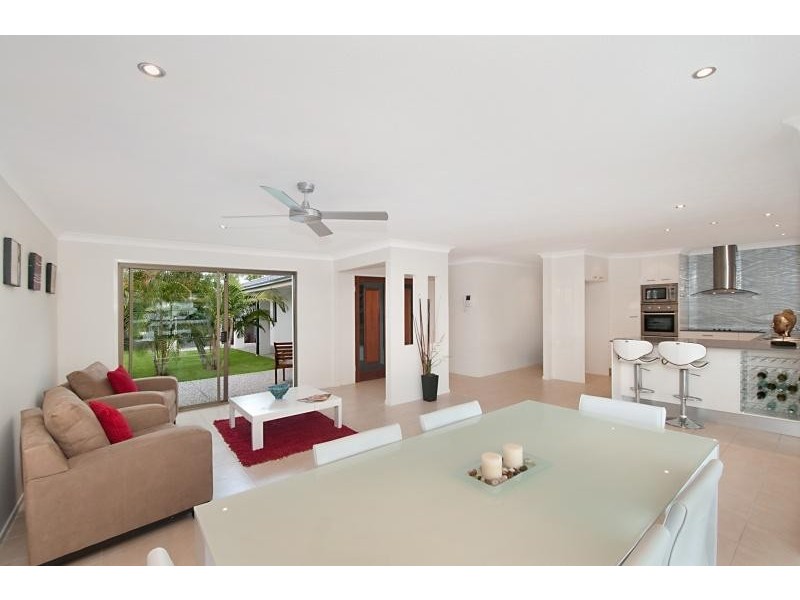 22 Claymore Cres, Sorrento QLD 4217