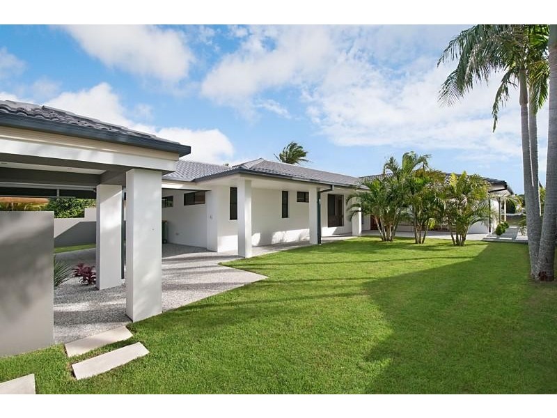 22 Claymore Cres, Sorrento QLD 4217