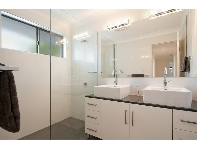 22 Claymore Cres, Sorrento QLD 4217