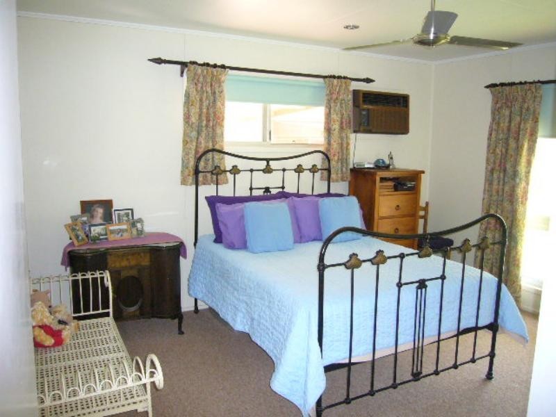 15 Mackenzie Dr, Moranbah QLD 4744