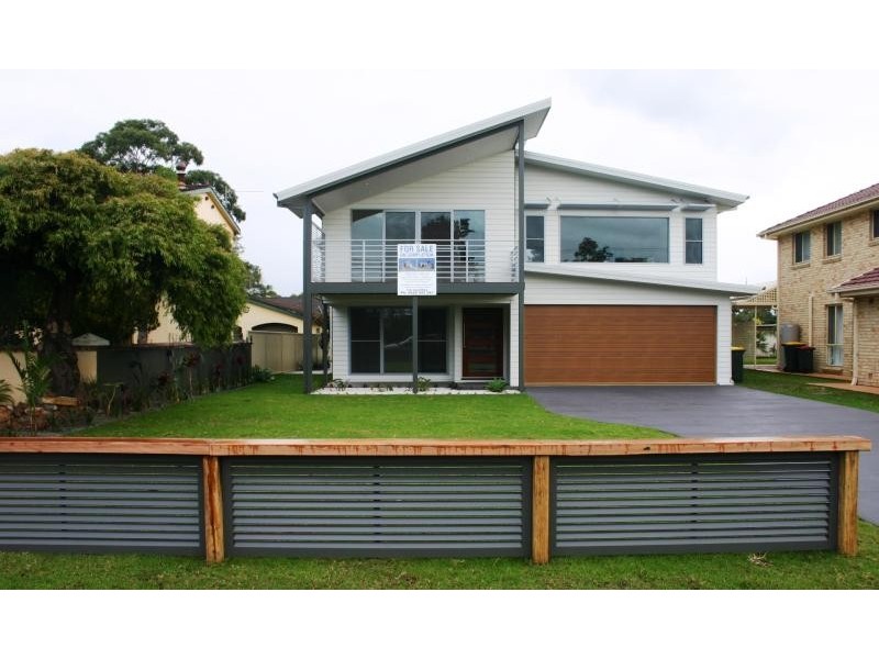 33 Elizabeth Dr, Vincentia NSW 2540