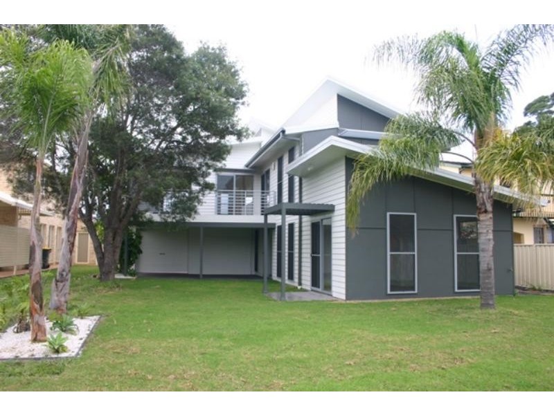 33 Elizabeth Dr, Vincentia NSW 2540